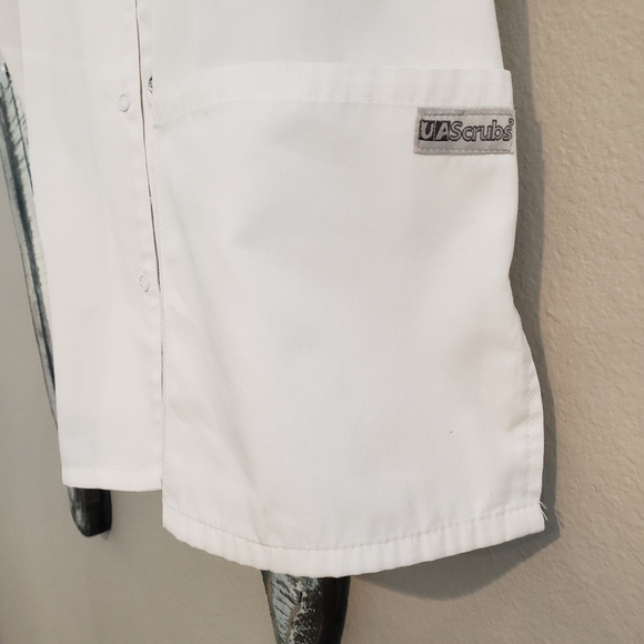 Uniform Advantage UA Scrub top - Picture 3 of 7